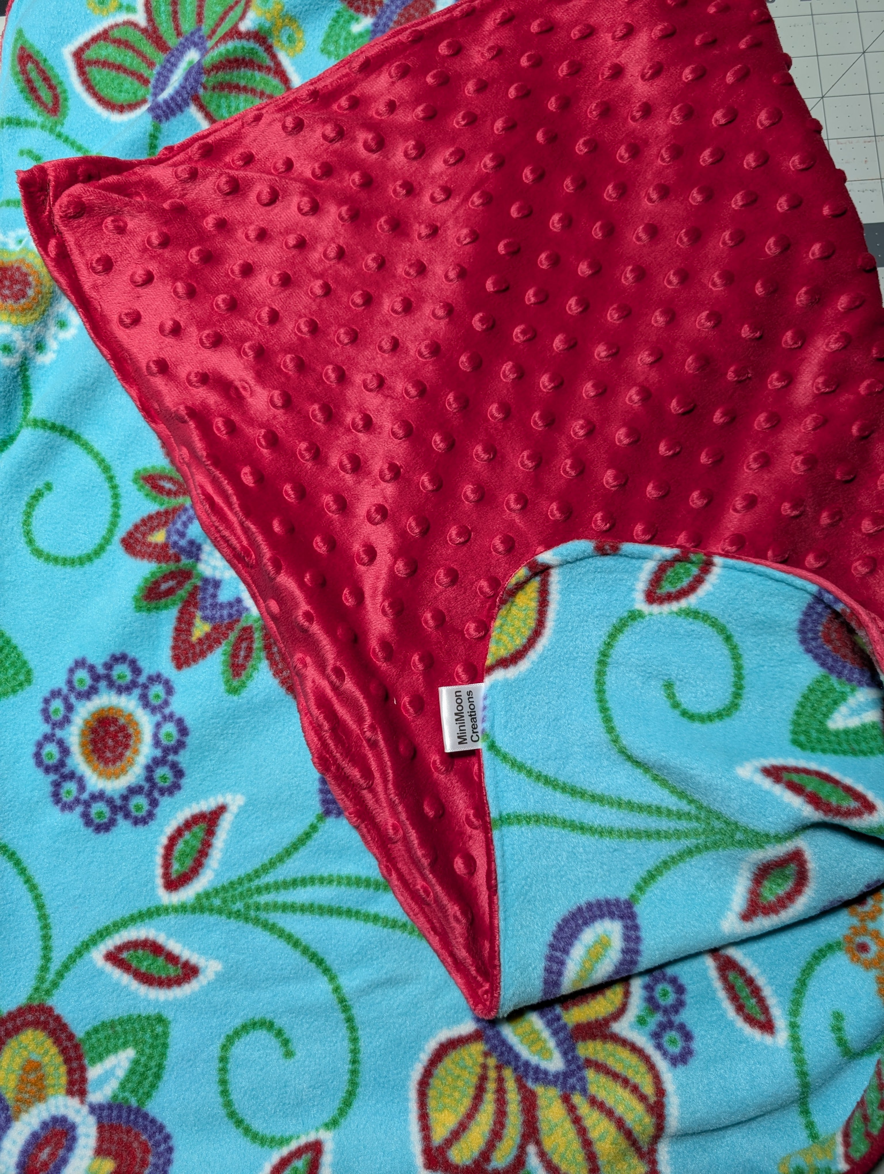 Doudou pour enfant turquoise et framboise