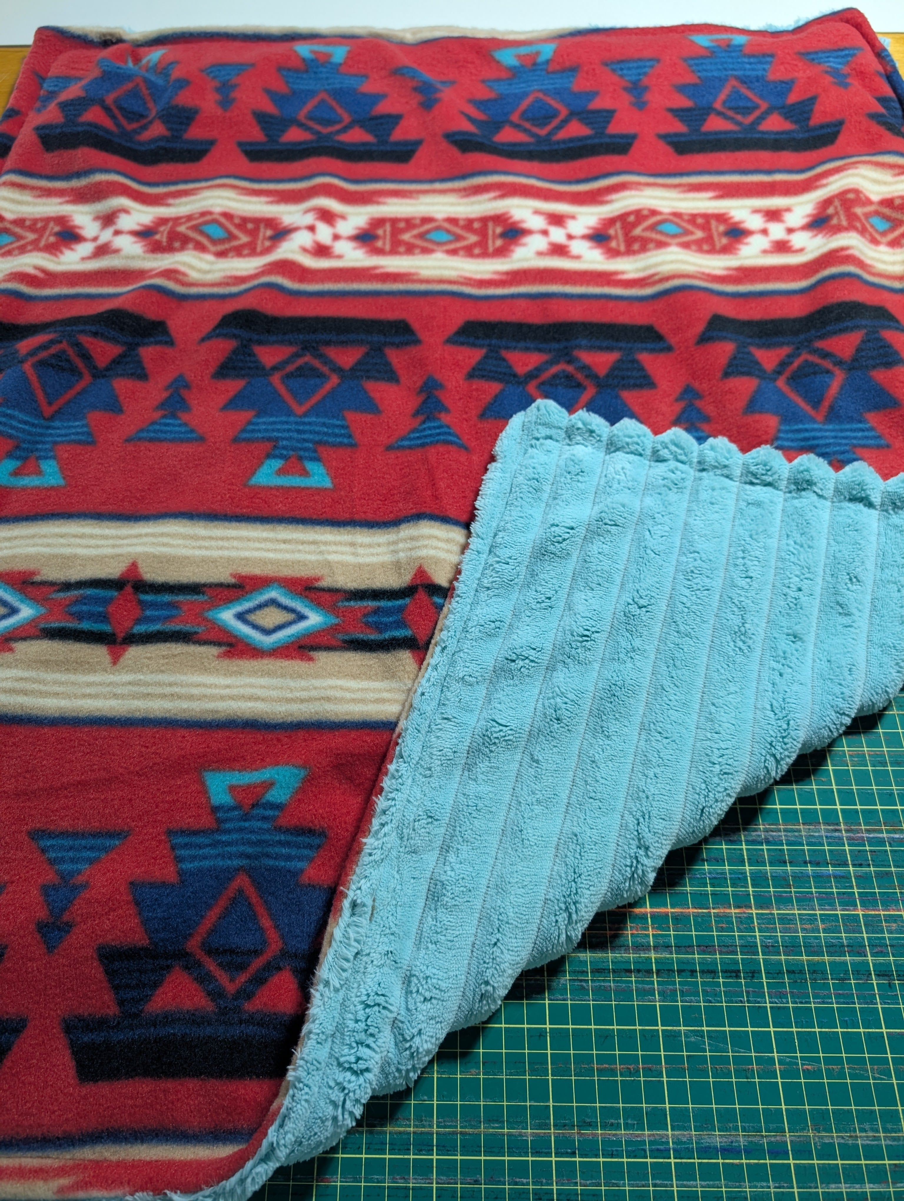 Doudou pour enfant Aztech rouge